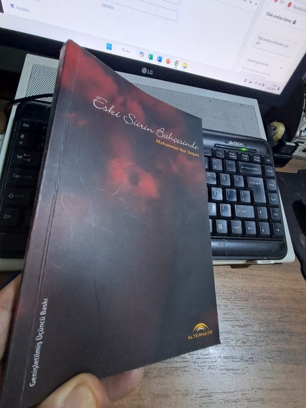 ESKİ ŞİİRİN BAHÇESİNDE/Muhammet Nur DOĞAN