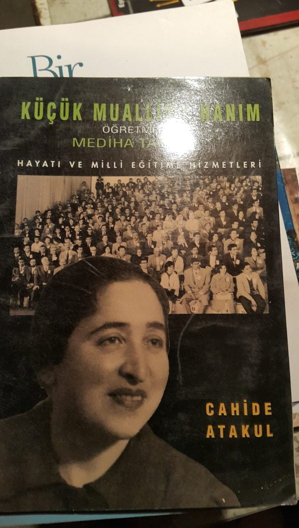 KÜÇÜK MUALLİME HANIM ÖĞRETMEN MEDİHA TANSEL/Cahide ATAKUL