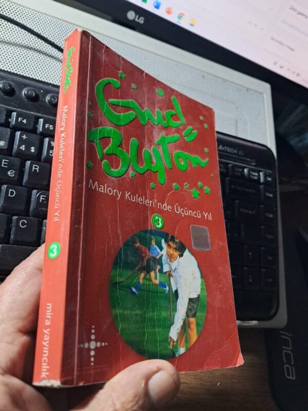 MALORY KULELERİNDE ÜÇÜNCÜ YIL/Enid BLYTON