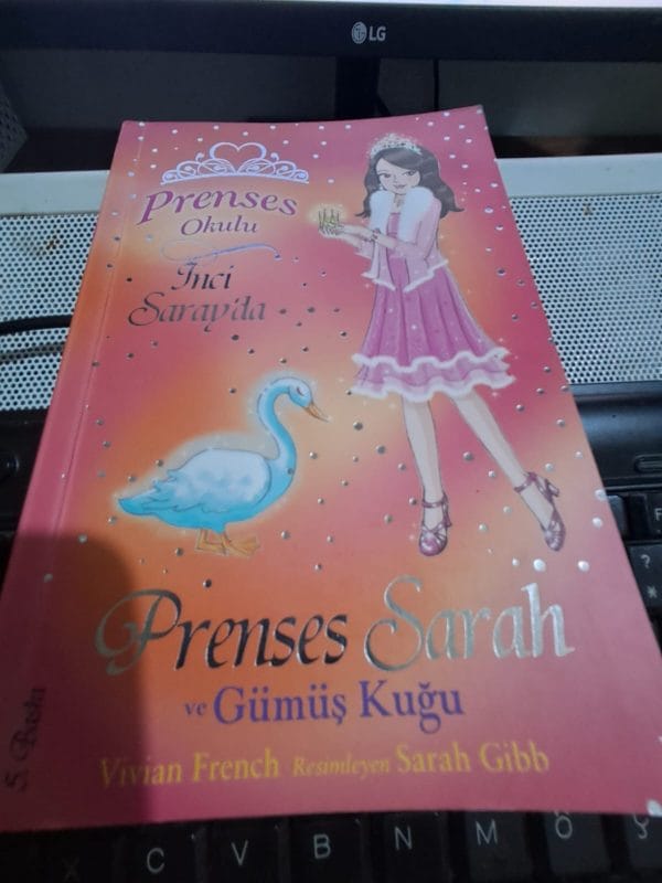 Prenses Okulu İNCİ SARAYDA/Vivian FRENCH