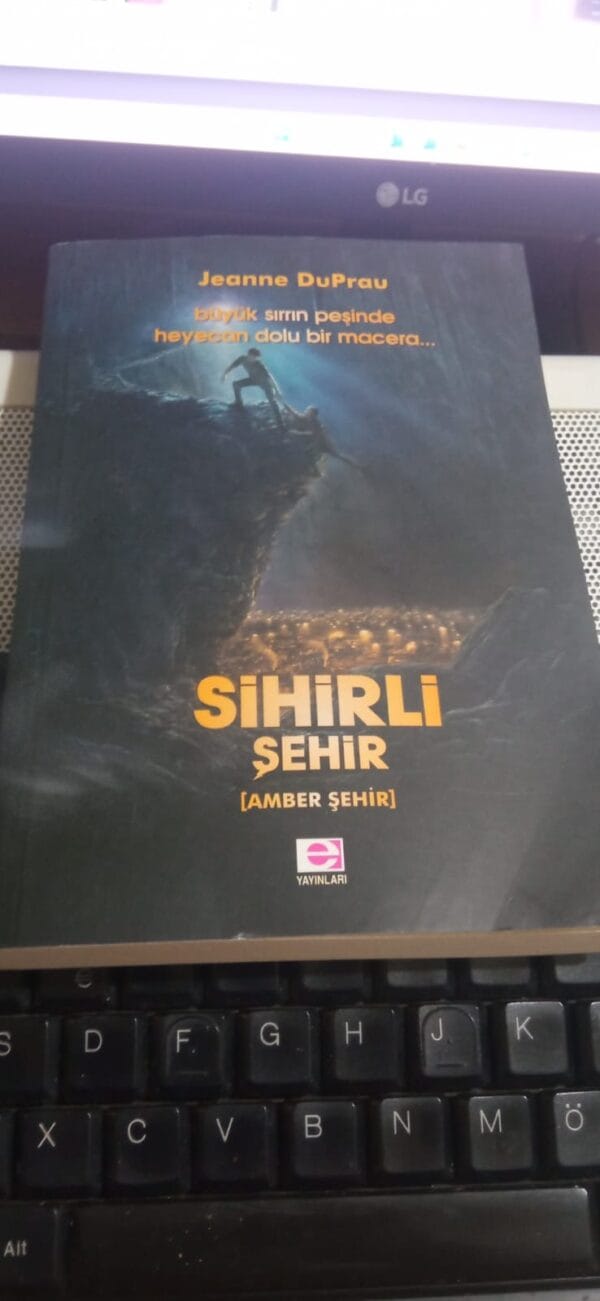 SİHİRLİ ŞEHİR(AMBER ŞEHİR)/Jeanne DuPrau