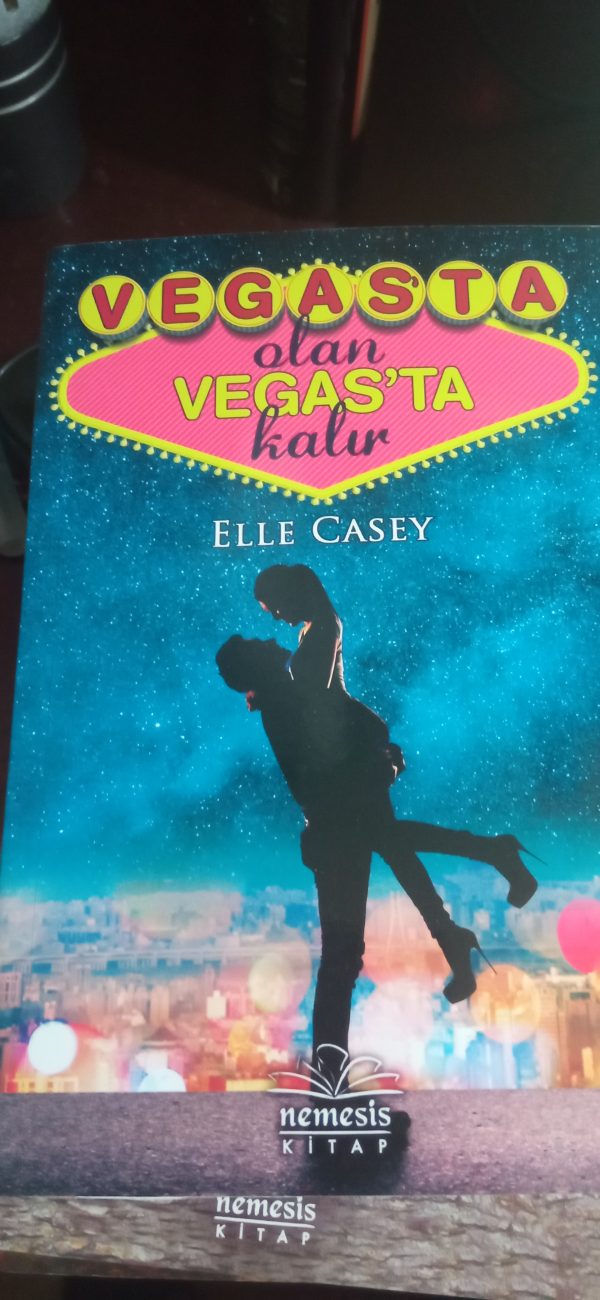 VEGAS'TA OLAN VEGAS'TA KALIR-Elle CASEY