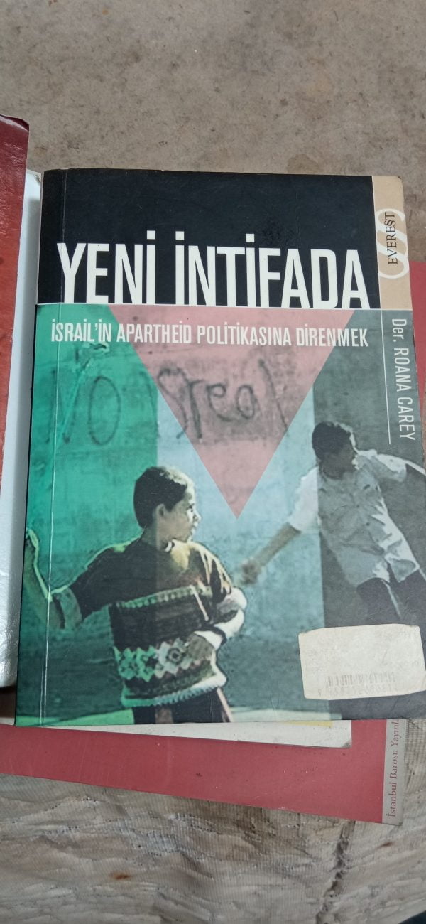 YENİ İNTİFADA- İSRAİLİN APARTHEİD POLİTİKASINA DİRENMEK/ Roana Carey