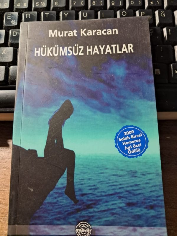 HÜKÜMSÜZ HAYATLAR/Murat KARACAN